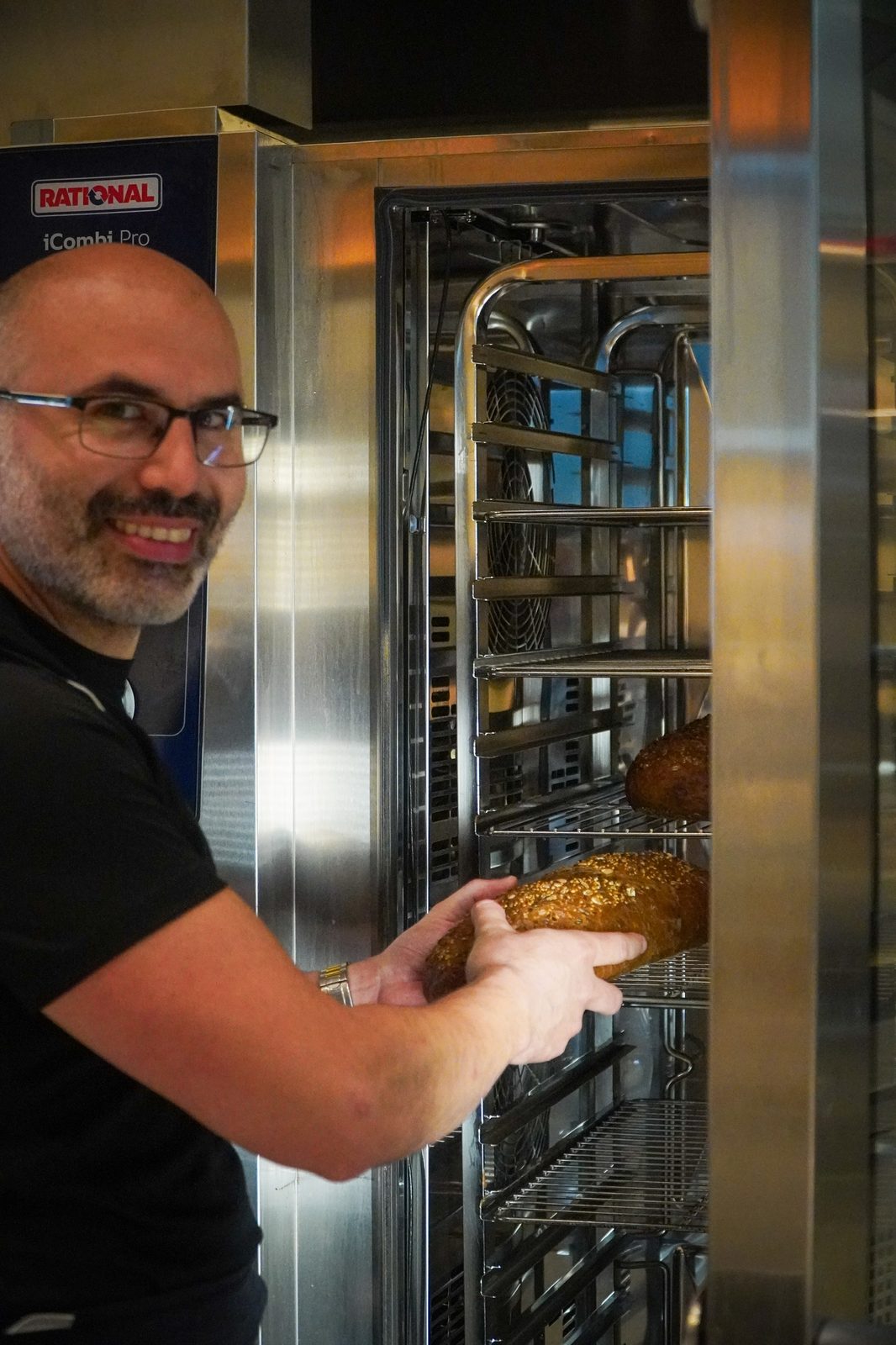 Chef bij Gouds Glas aan het werk in de keuken