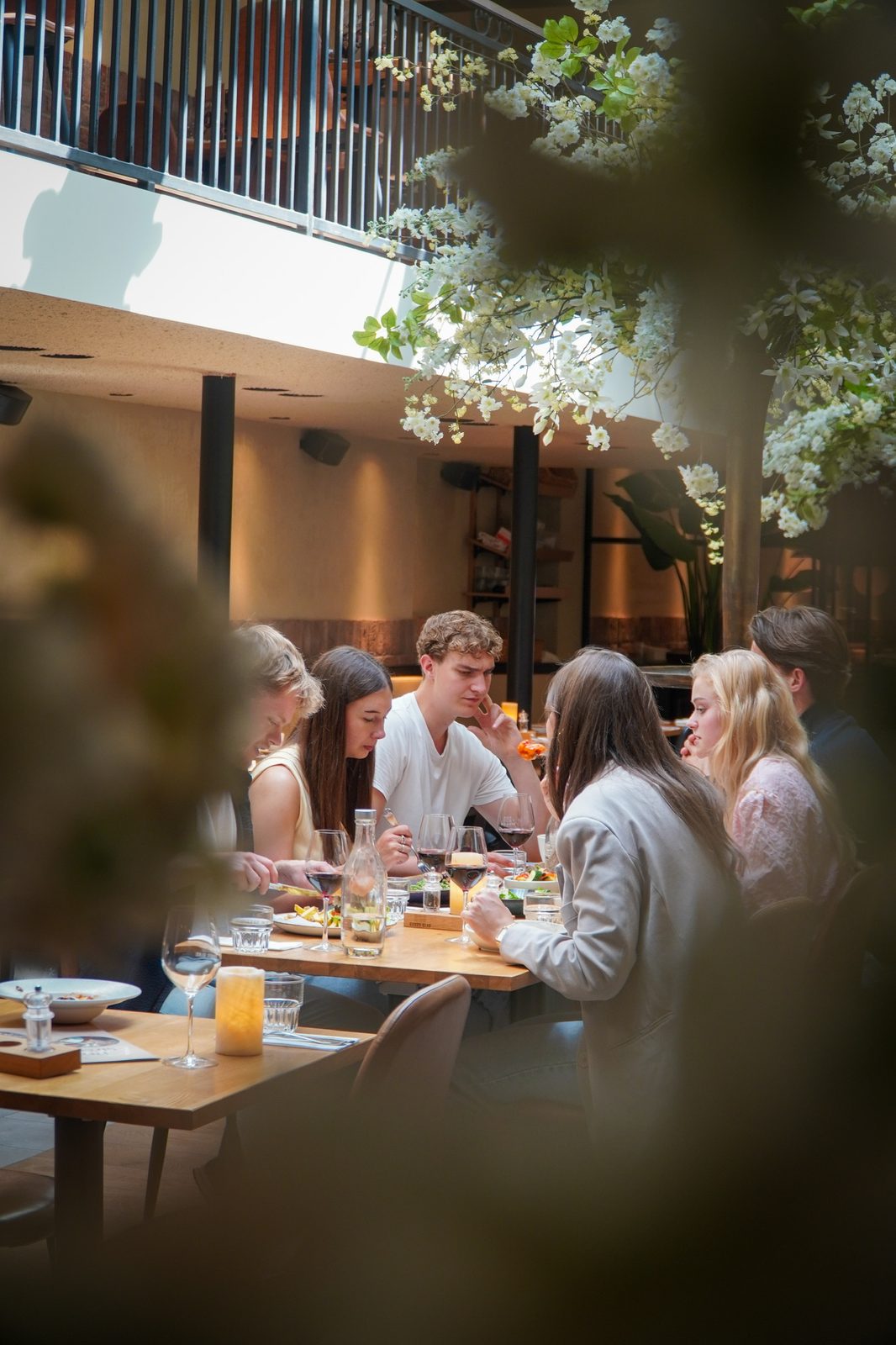 Group of guests enjoying dinner together at Gouds Glas Gouda